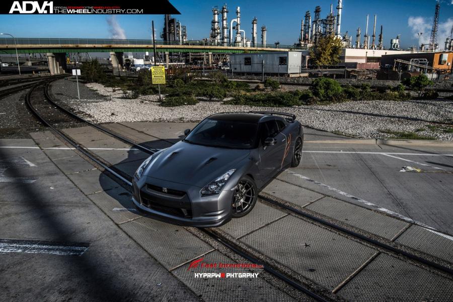  Nissan GT-R on ADV.1 Wheels (ADV50MV1SL) 2015 года  (фото 30 из 36)